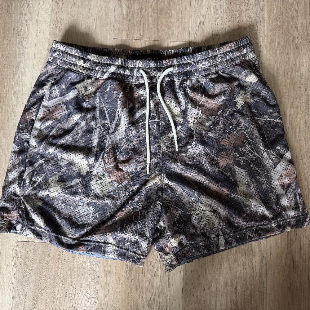 Abercrombie & Fitch Mesh Essential Short in Tree Camo Size XL